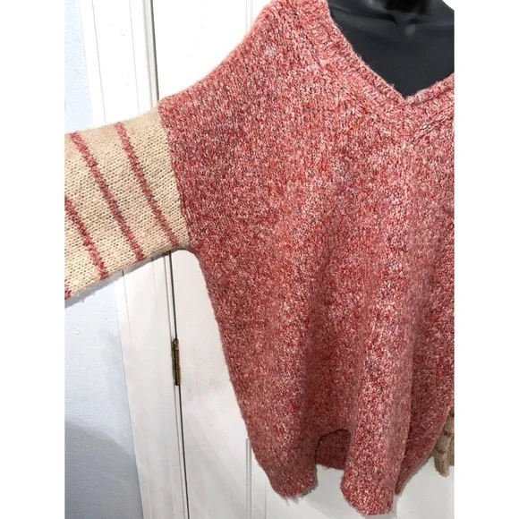 POL Color Block Sweater feat. a red speckled knit bodice, striped long sleeves - Picture 6 of 7